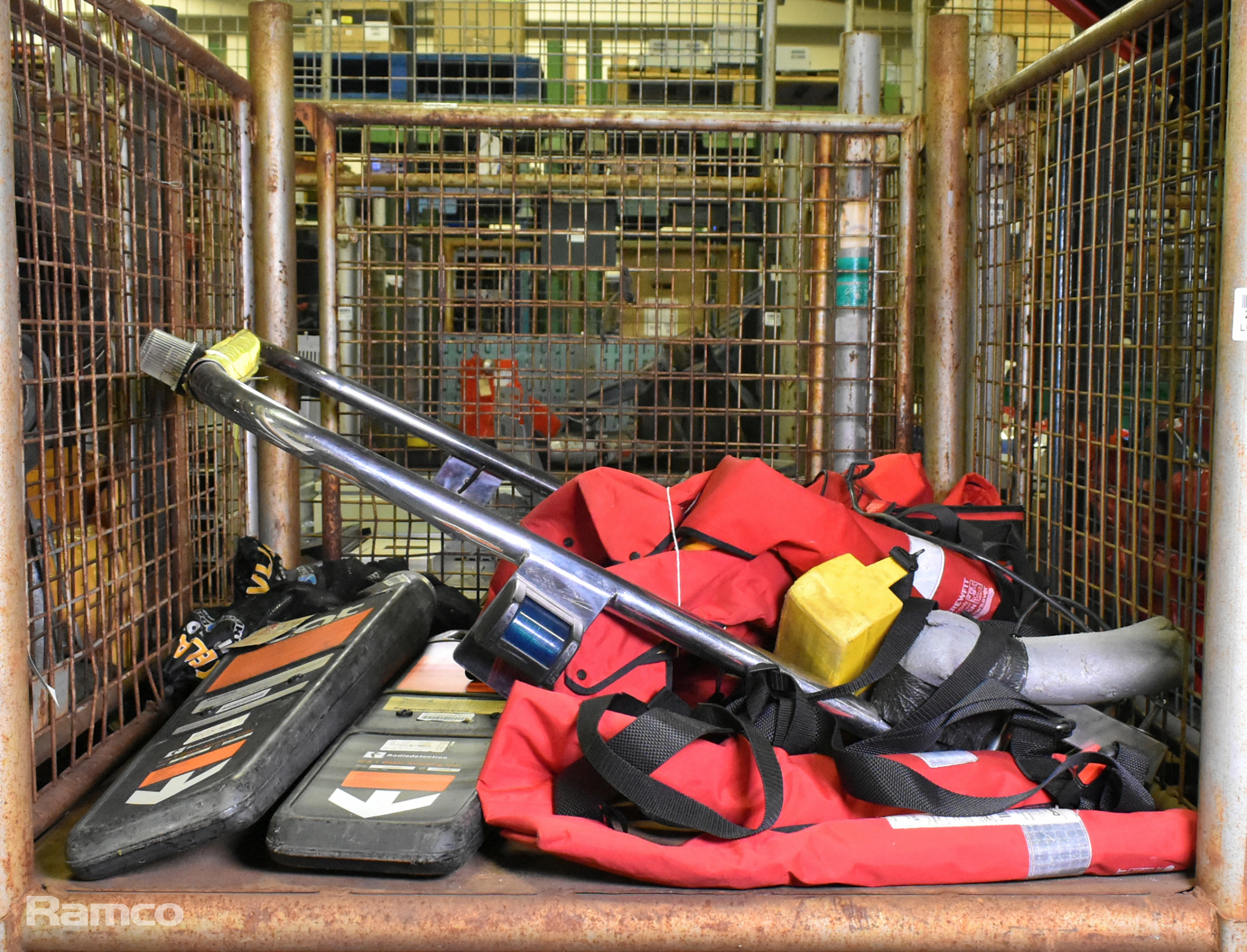 Workshop accessories - torches, cable avoidance tools, support bar with beacons and life jackets - photo 1