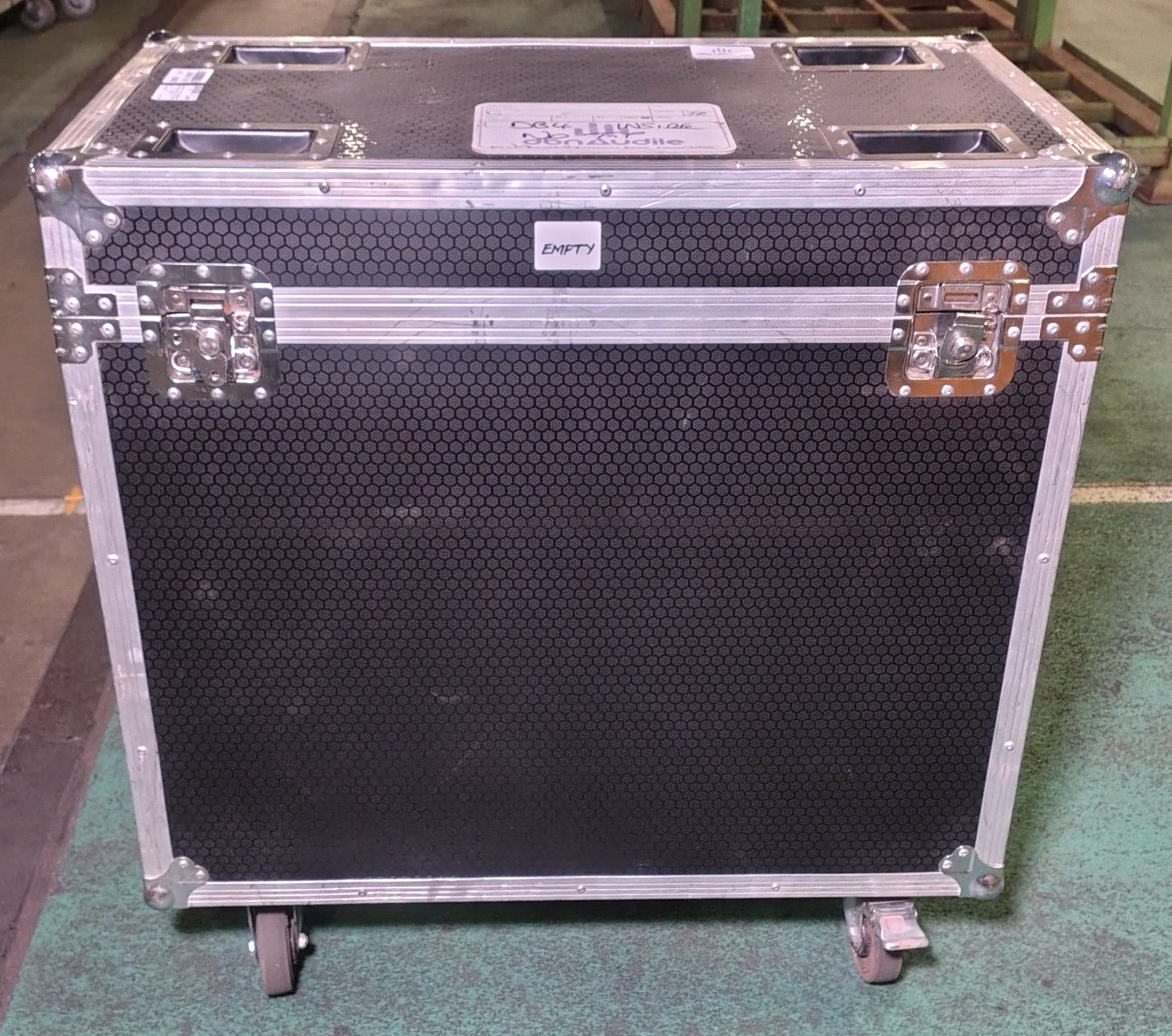 Black/silver empty flightcase with wheels - W 840 x D 460 x H 870mm - photo 1