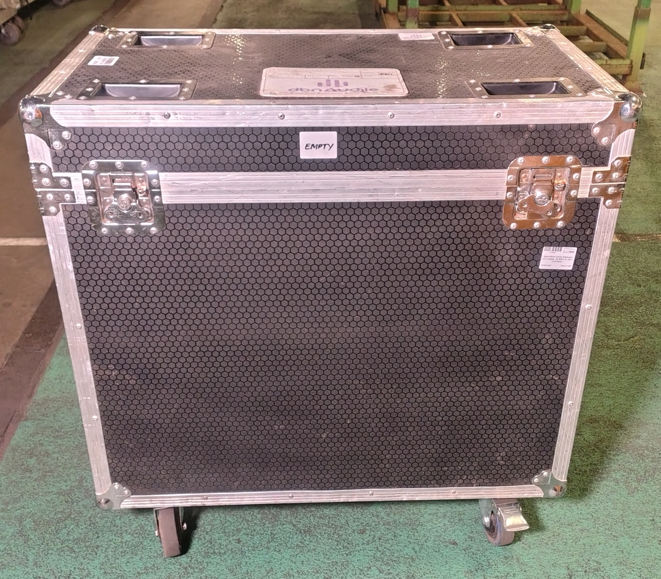 Black/silver empty flightcase with wheels - W 840 x D 460 x H 870mm - photo 1