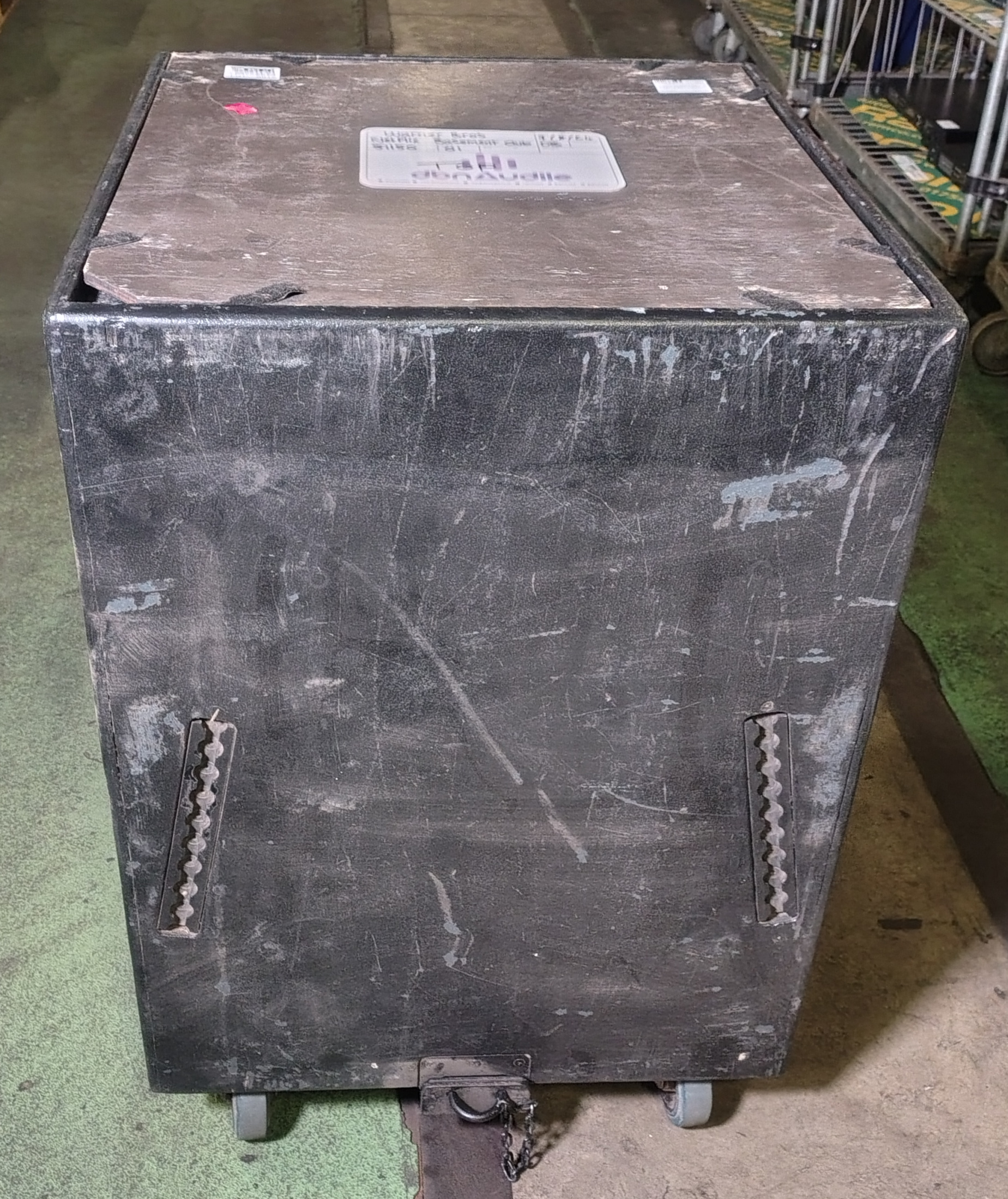 HK Audio RL118 600W speaker unit with casters - W 600 x D 650 x H 880mm - photo 1
