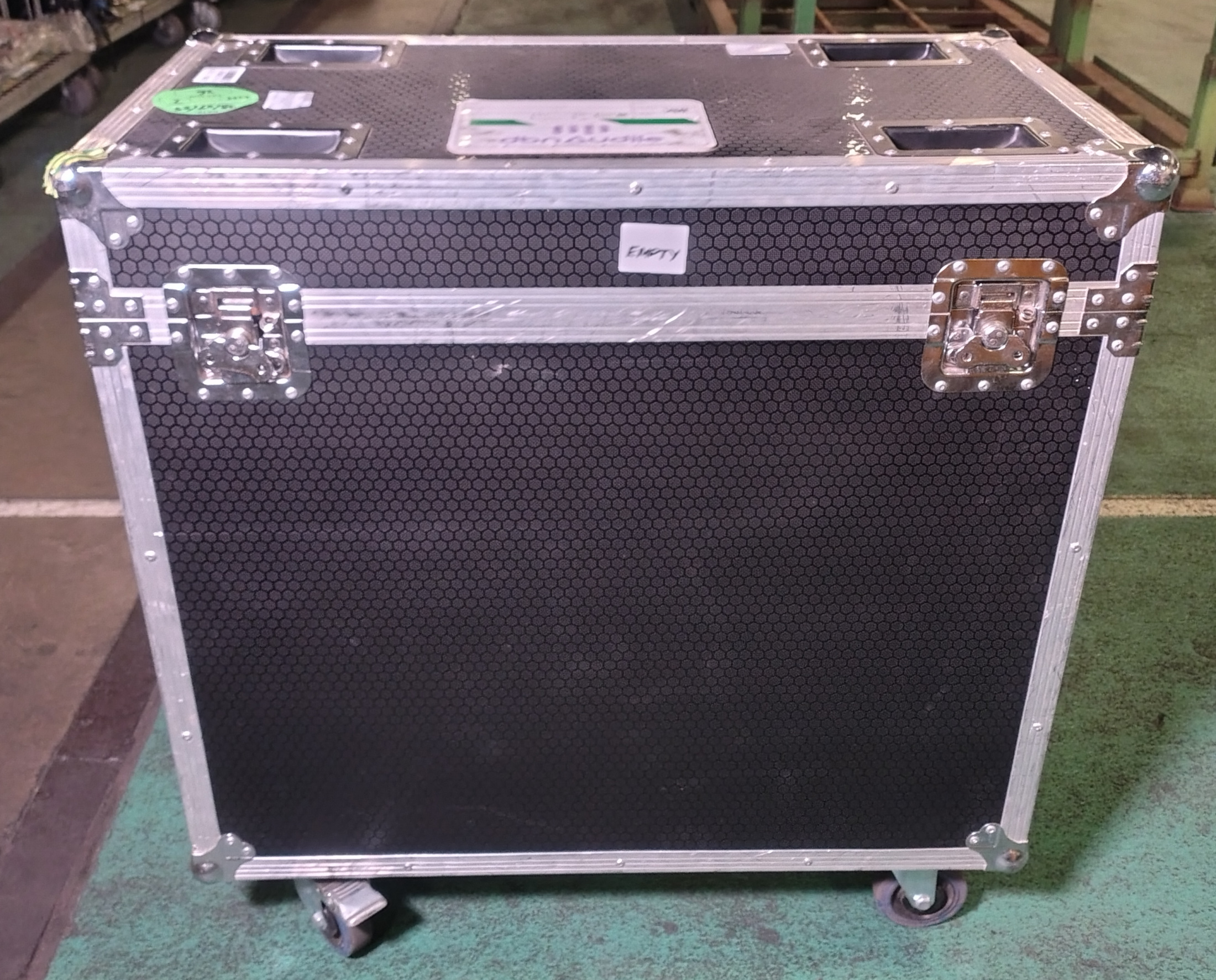 Black/silver empty flightcase with wheels - W 840 x D 460 x H 870mm - photo 1