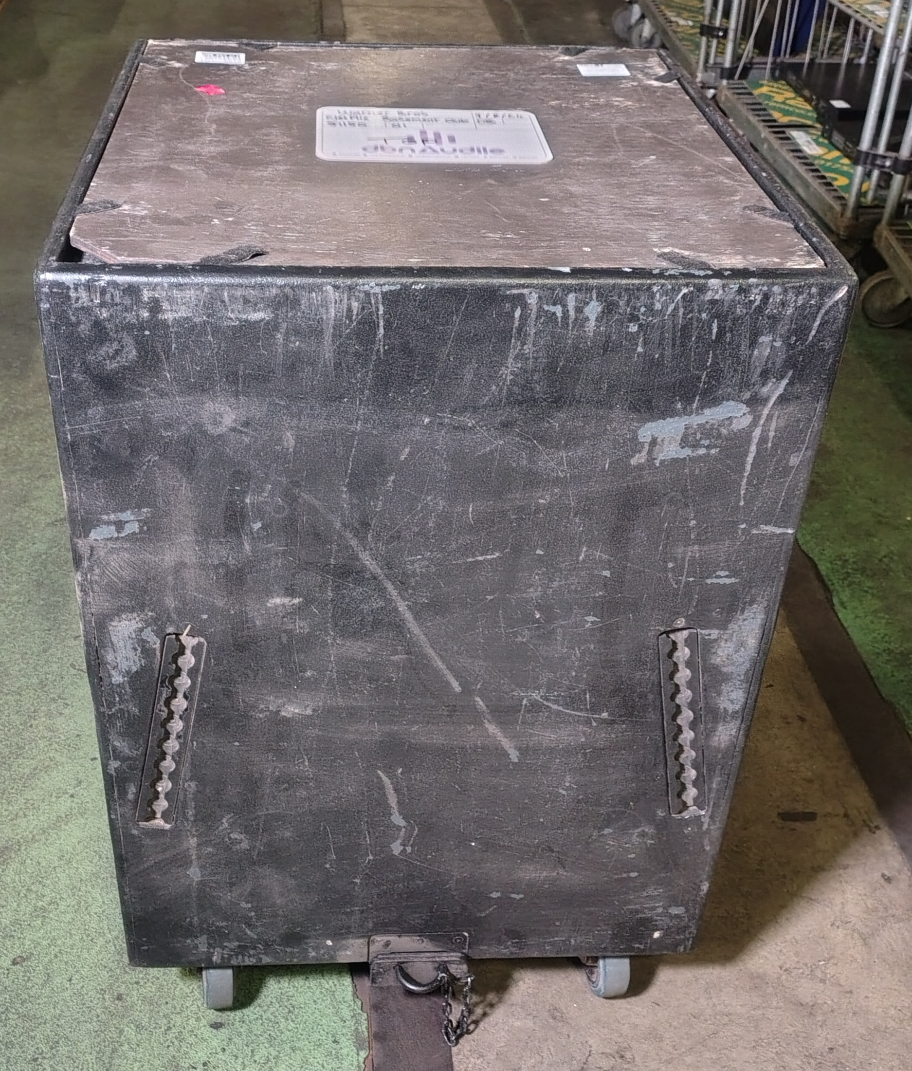 HK Audio RL118 600W speaker unit with casters - W 600 x D 650 x H 880mm - photo 1