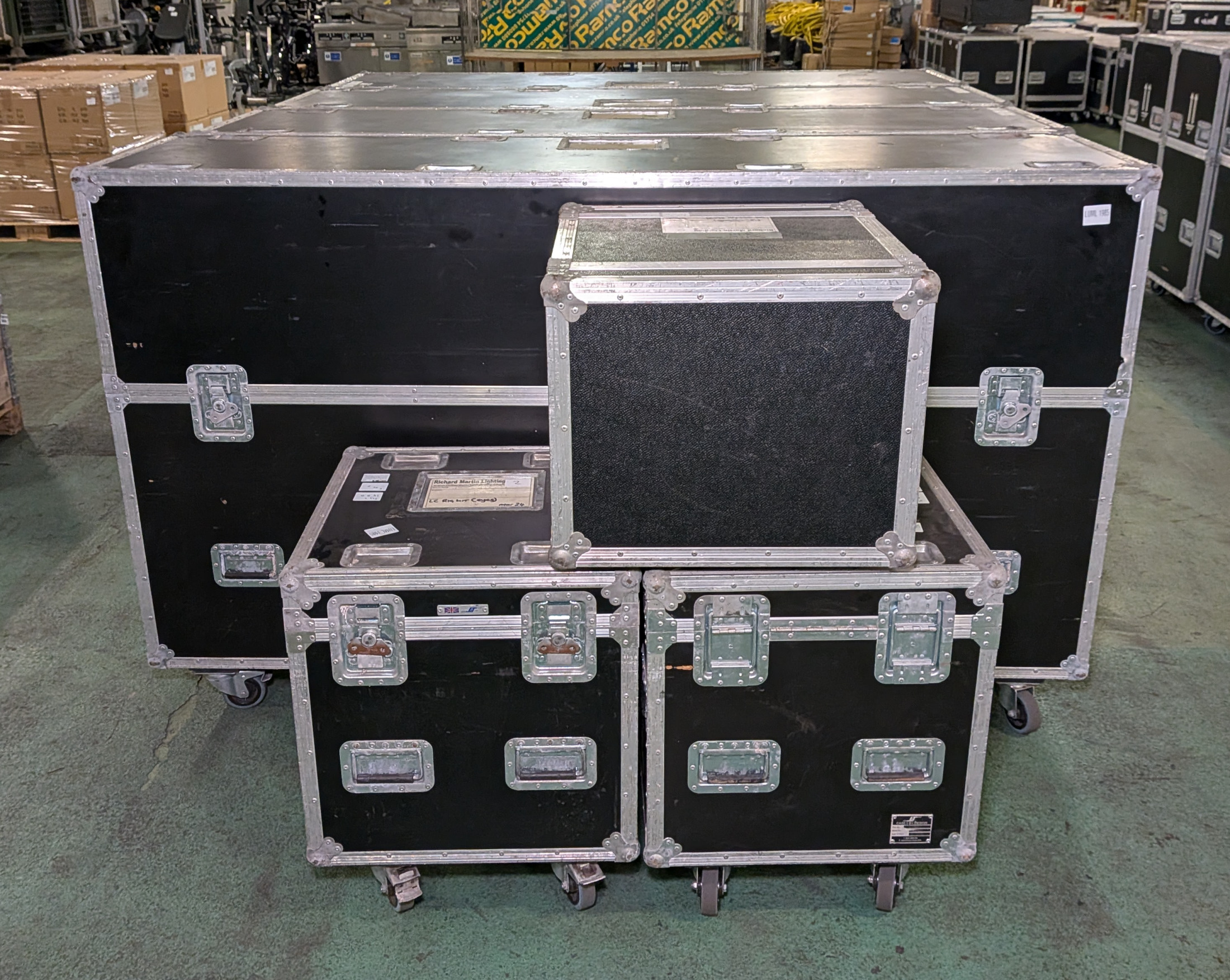 16x Martin LC2140 LED panels, 1x Martin P3 LC Controller in flightcase & 2x Martin LC rig kits - photo 1