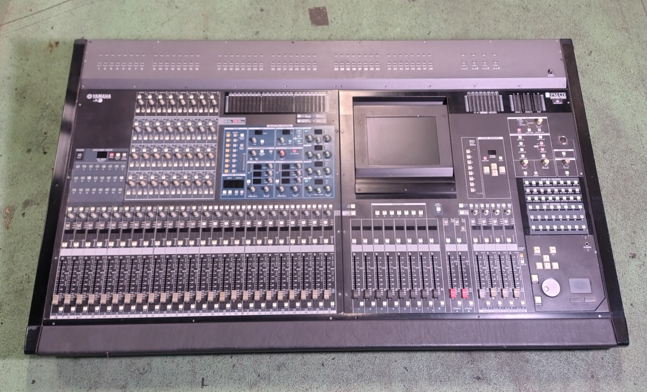 Yamaha PM5D-RH Digital mixing desk with black/silver wheeled flightcase - W 1650 x D 410 x H 1460mm - photo 1