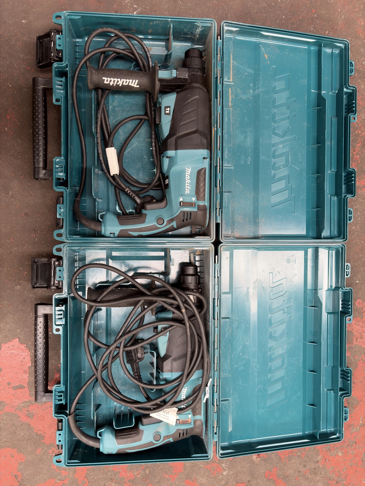 2x Makita HR2630 240V hammer drill c/w carry case - photo 1