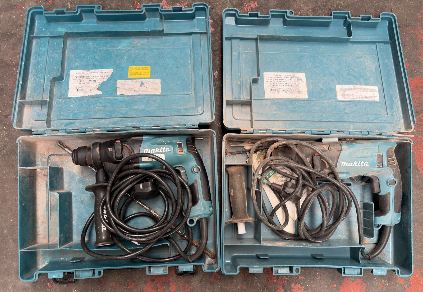 2x Makita HR1830 240V hammer drill c/w carry case - photo 1