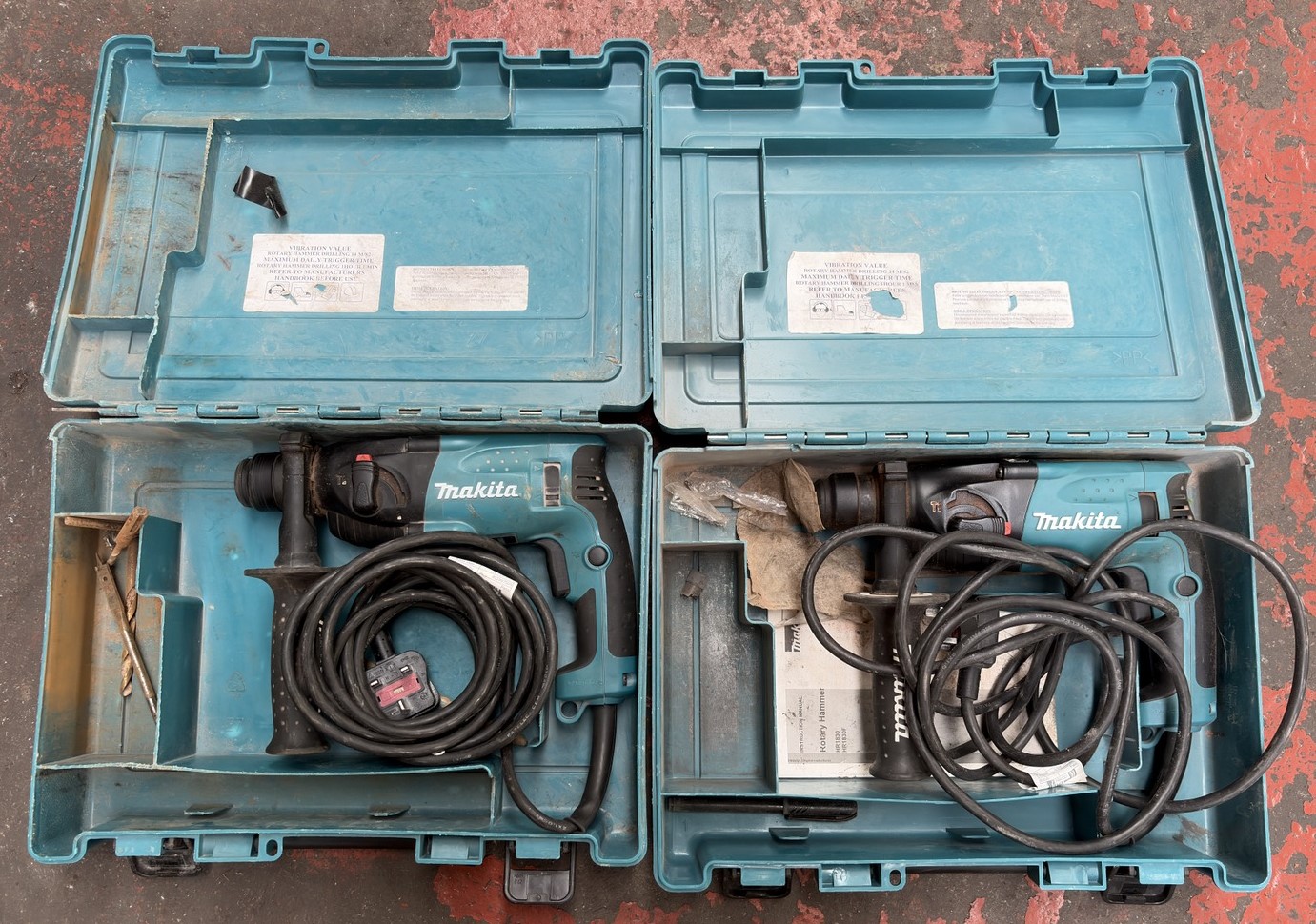 2x Makita HR1830 240V hammer drill c/w carry case - photo 1