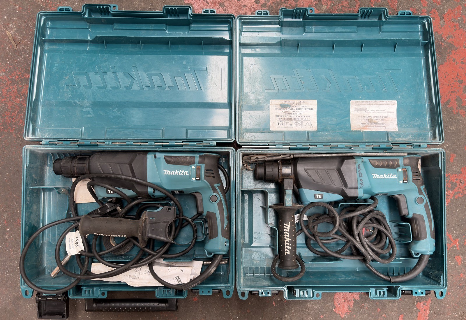 2x Makita HR2630 240V hammer drill c/w carry case - photo 1