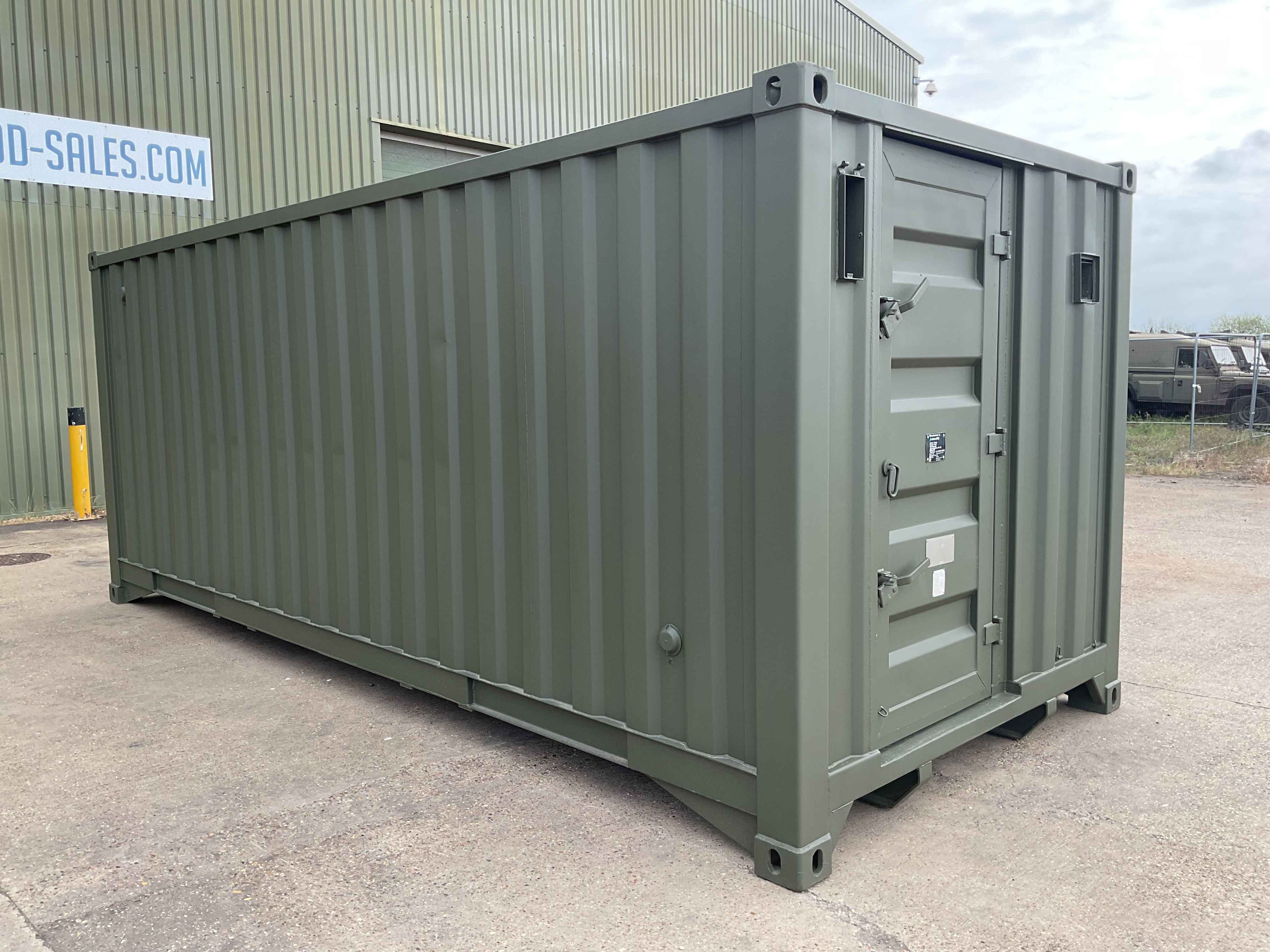 20ft x 8ft Demountable Drops/Hook Loader Ablution Container c/w Twist Locks, from UK MOD — photo 1