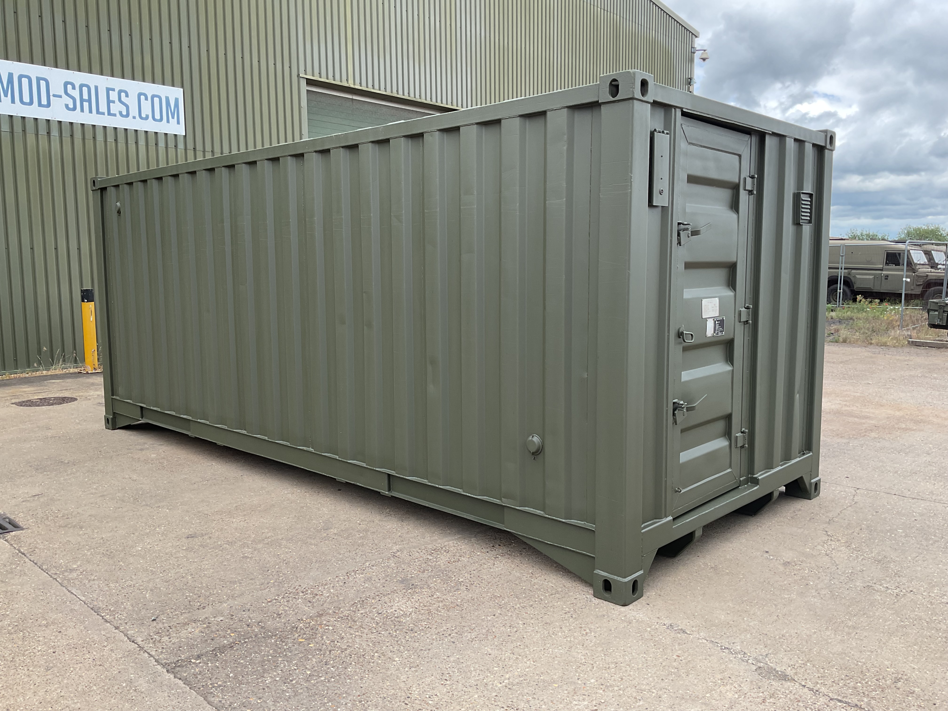 20ft x 8ft Demountable Drops/Hook Loader Ablution Container c/w Twist Locks, from UK MOD - photo 1