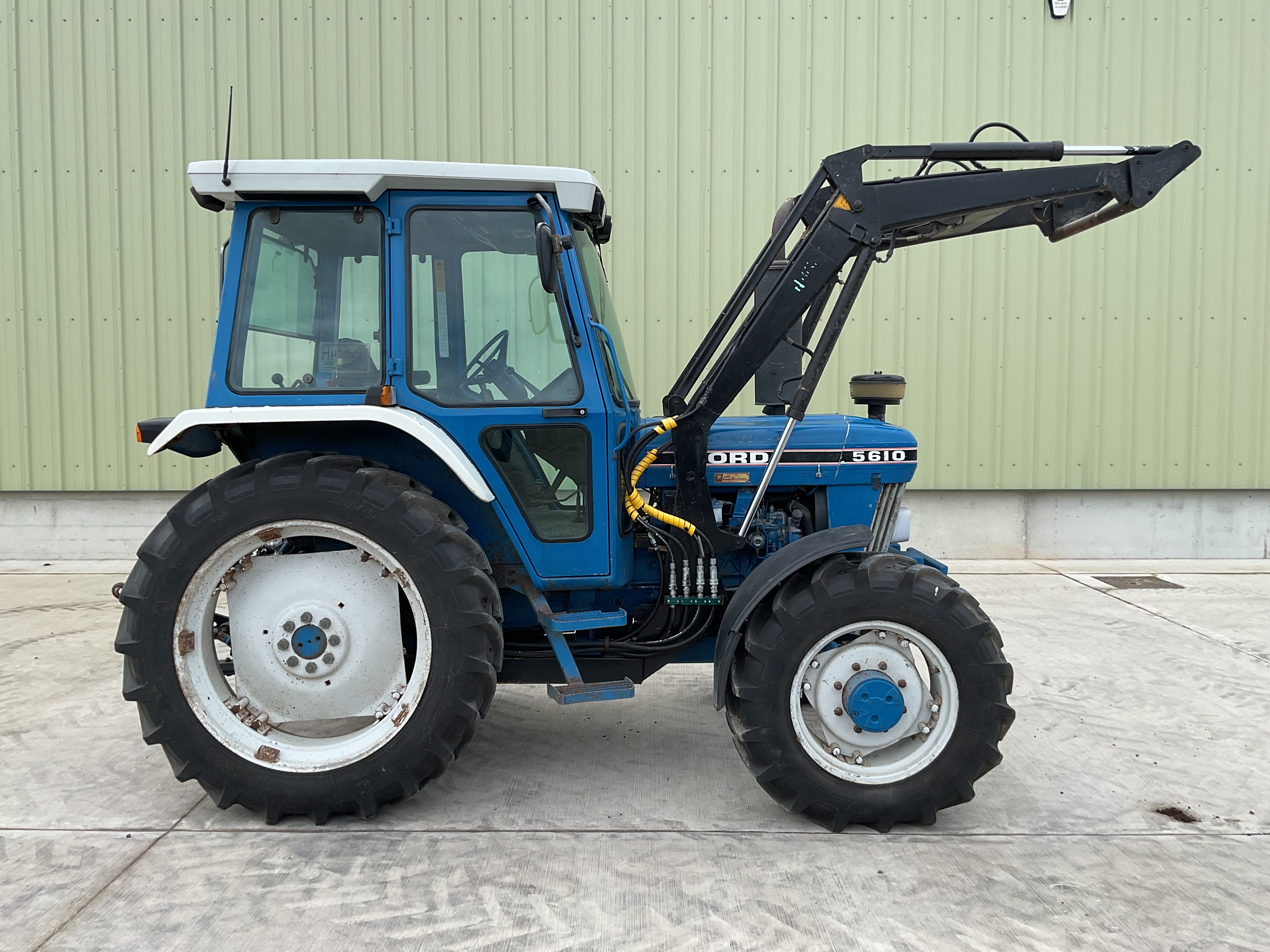 Ford 5610 4x4 Tractor, Complete with Front Loader - photo 1