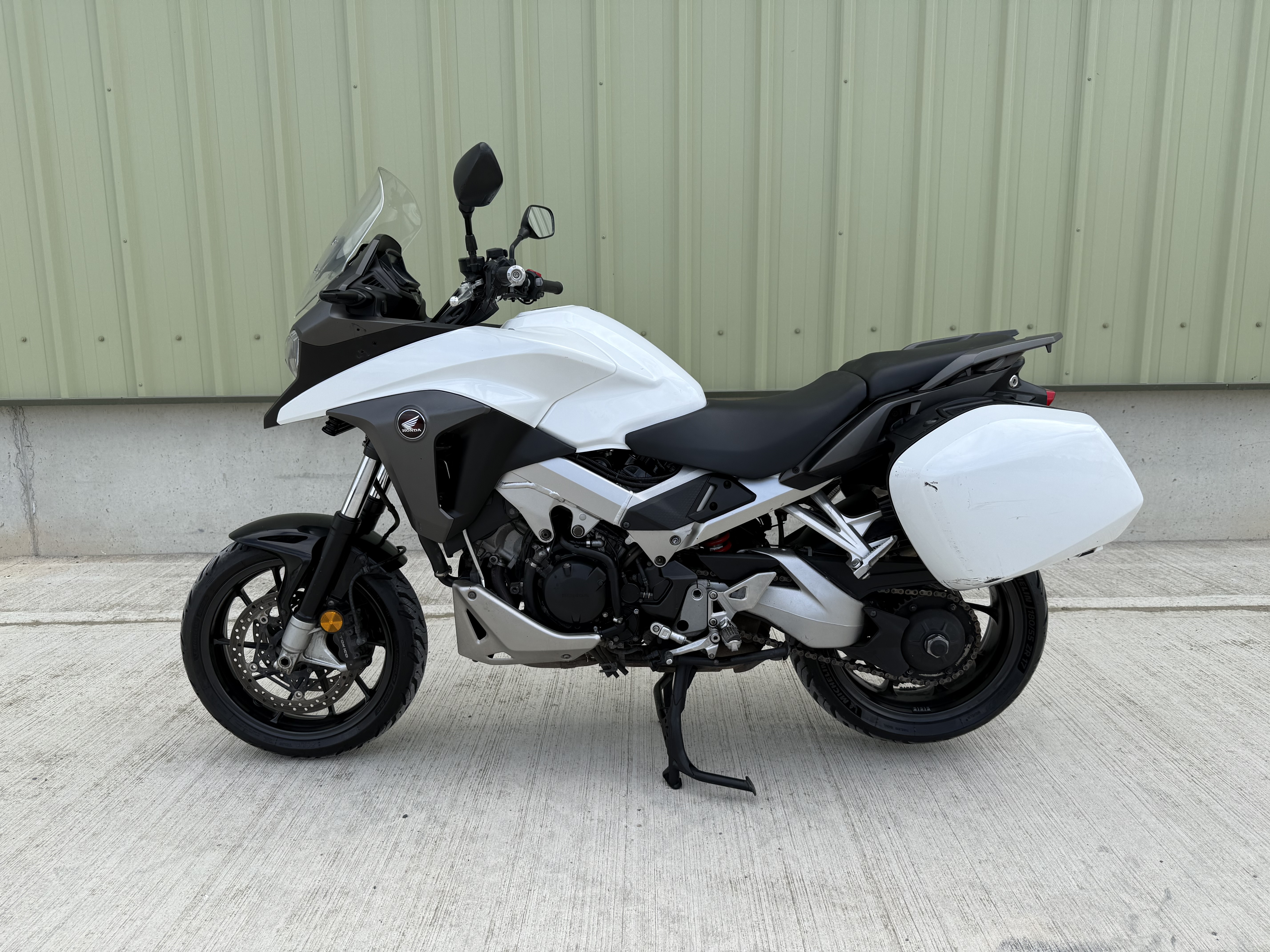 2016 Honda VFR 8000 X-F Motorcycle, Recently released from UK Govt Department/Police Force - photo 1