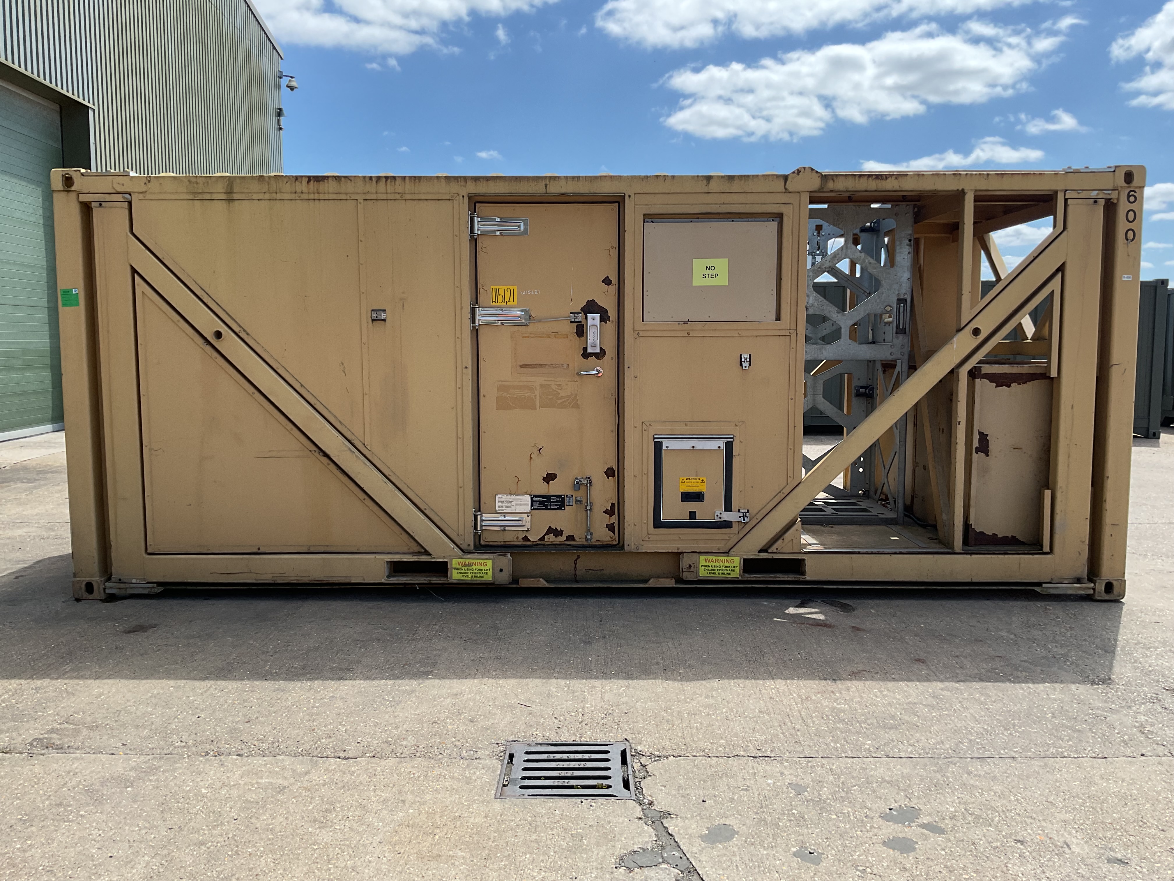 20ft Drops Demountable Hook Loader Secure Coms / Office Container, Direct from MOD - photo 1