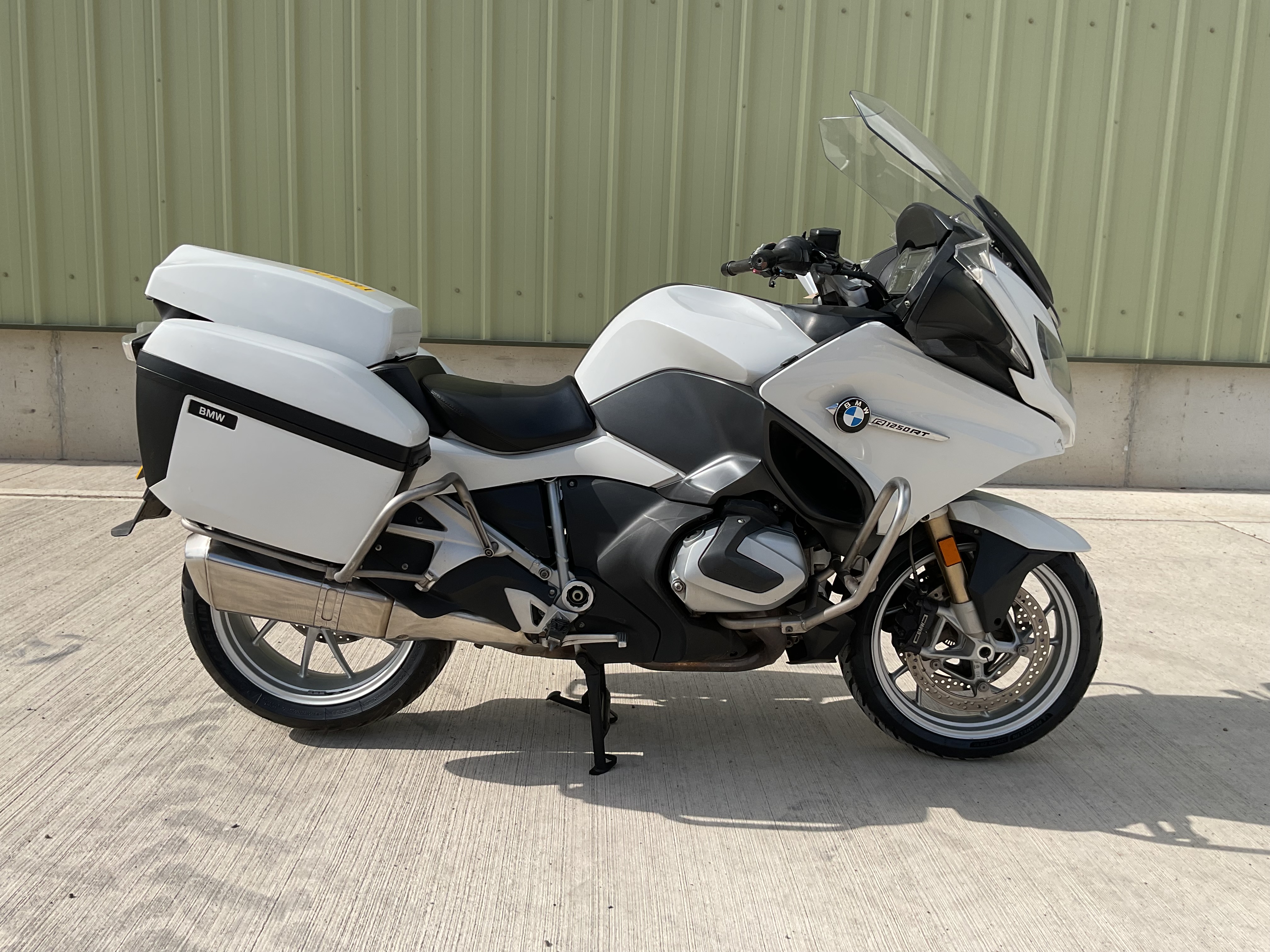 2020 BMW R1250RT Motorcycle, Recently released from UK Police Force - photo 1
