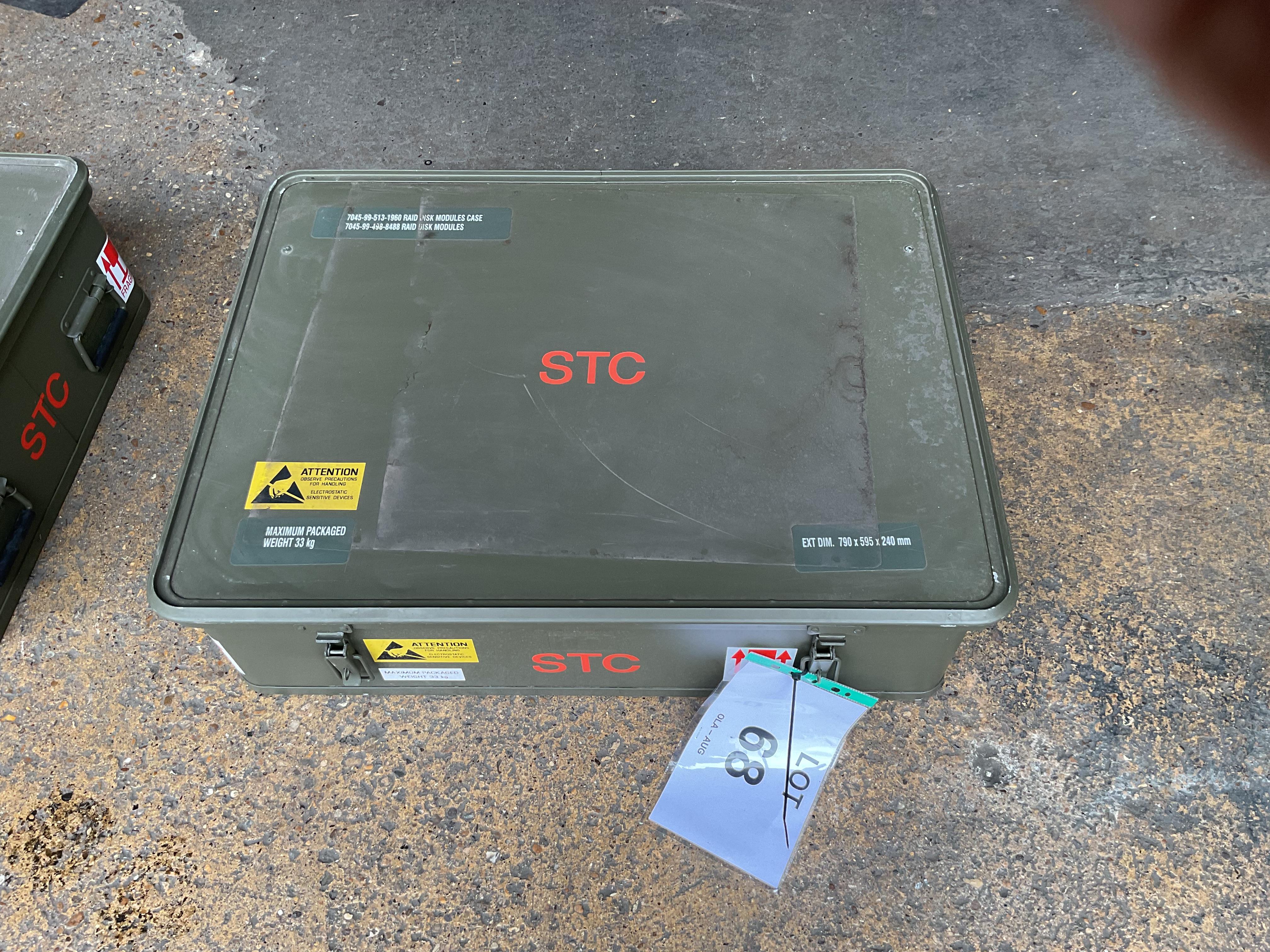 Unissued STC Aluminium Water Proof Stackable Transit Case, from MOD - photo 1