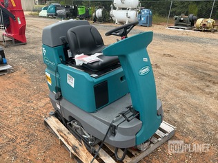 Tennant T7 ec-H20 Ride-On Floor Scrubber - photo 1
