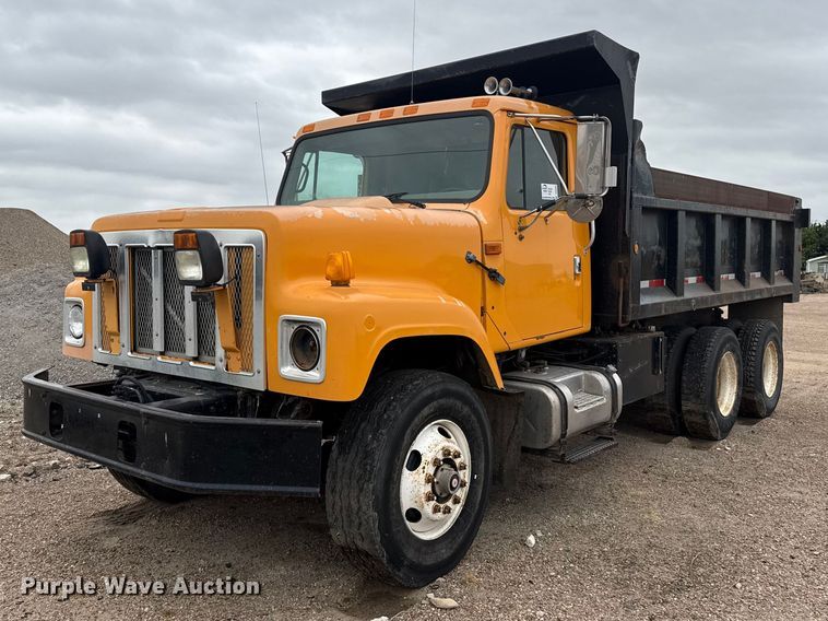 2002 International 2554 Dump Truck - photo 1
