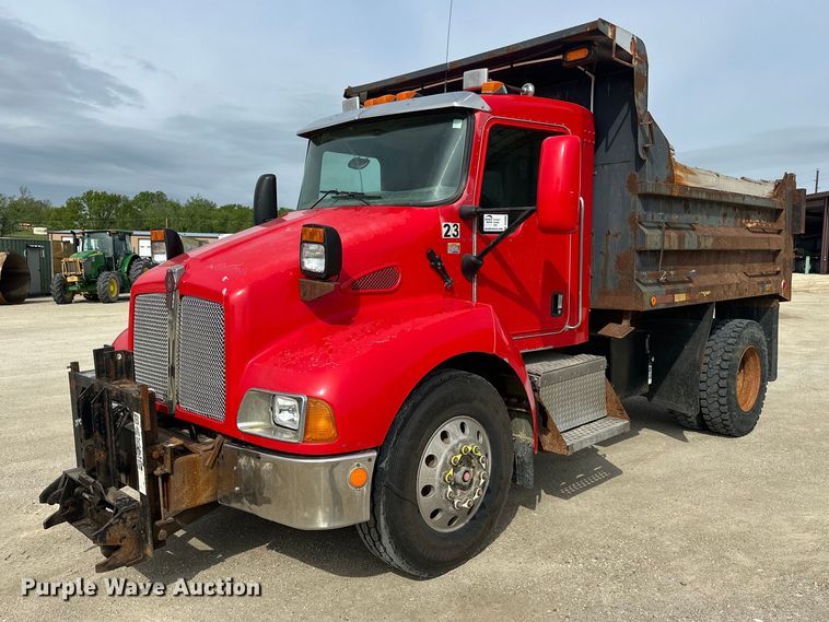 2005 Kenworth T300 Dump Truck - photo 1