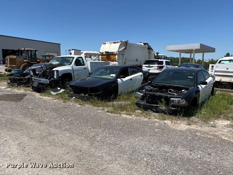 (4) Parts Vehicles - photo 1