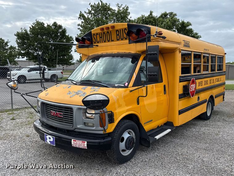 2001 GMC Savana School Bus - photo 1