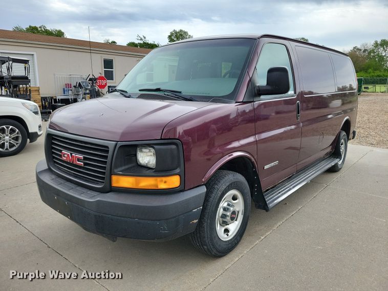 2004 GMC Savana 2500 Van - photo 1