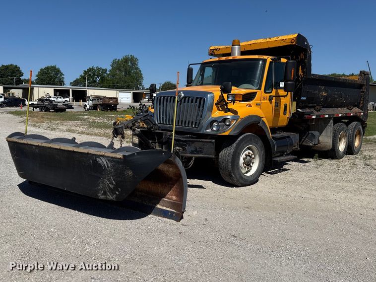 2009 International 7500 Dump Truck - photo 1