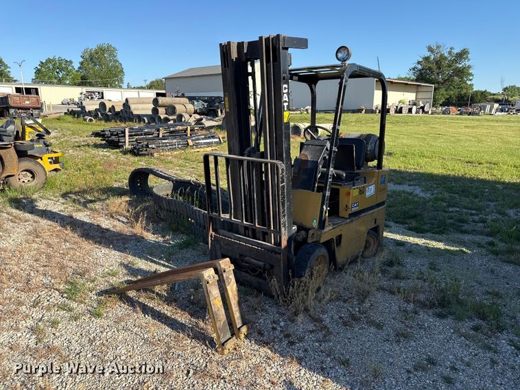 Caterpillar T30D Forklift - photo 1
