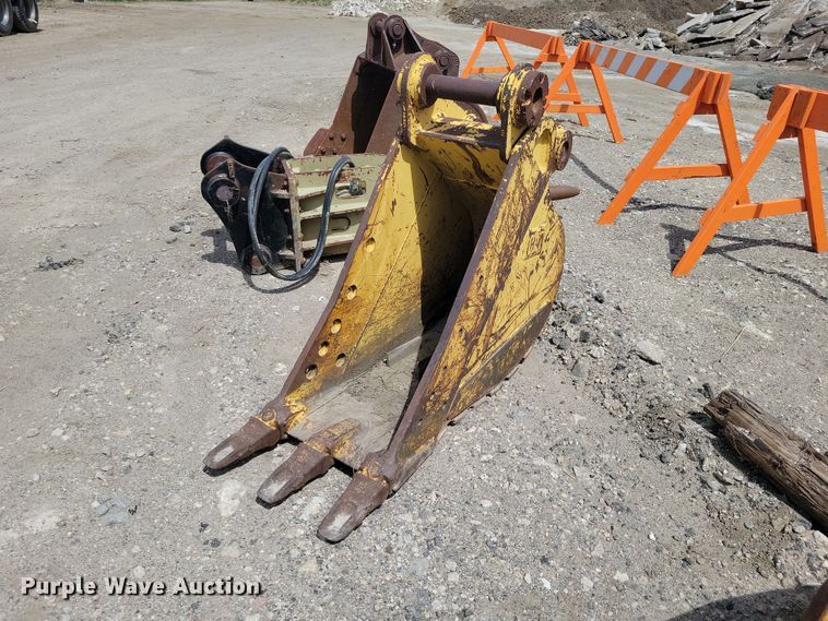 Caterpillar Excavator Bucket - photo 1