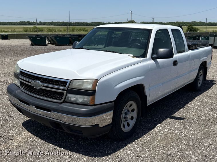 2007 Chevrolet Silverado 1500 Ext. Cab Pickup Truck - photo 1
