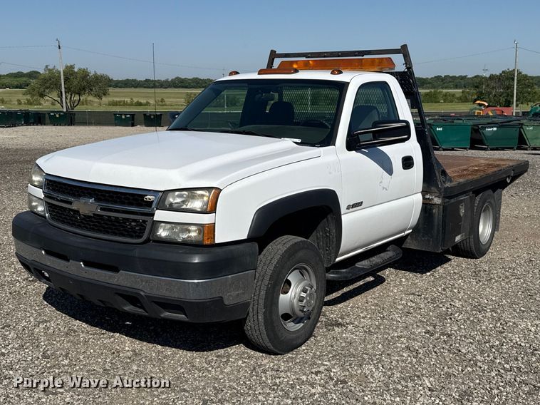 2007 Chevrolet Silverado 3500HD Flatbed Pickup Truck - photo 1