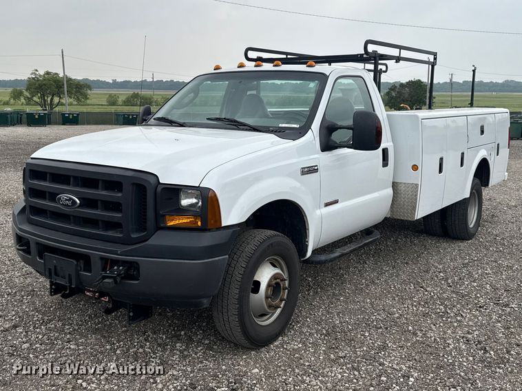2007 Ford F350 Super Duty Utility Bed Pickup Truck - photo 1