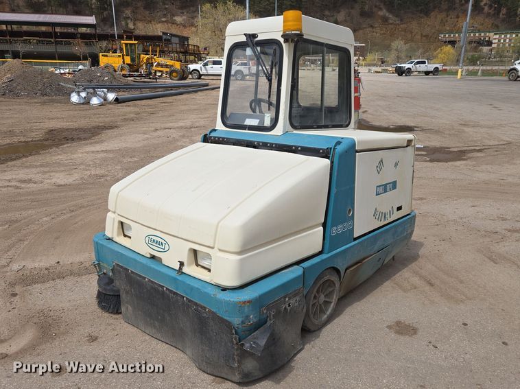 Tennant 6600 Sweeper