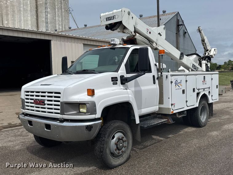 2007 GMC C5500 Bucket Truck - photo 1