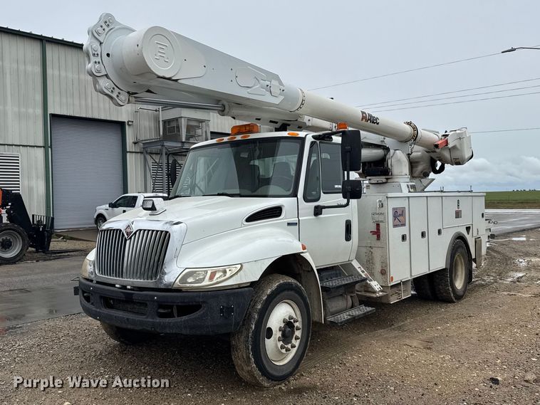 2009 International DuraStar Bucket Truck - photo 1