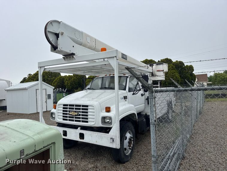 2002 Chevrolet C7500 Bucket Truck - photo 1