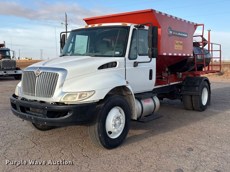 2012 International MA025 Pothole Patcher Truck - photo 1
