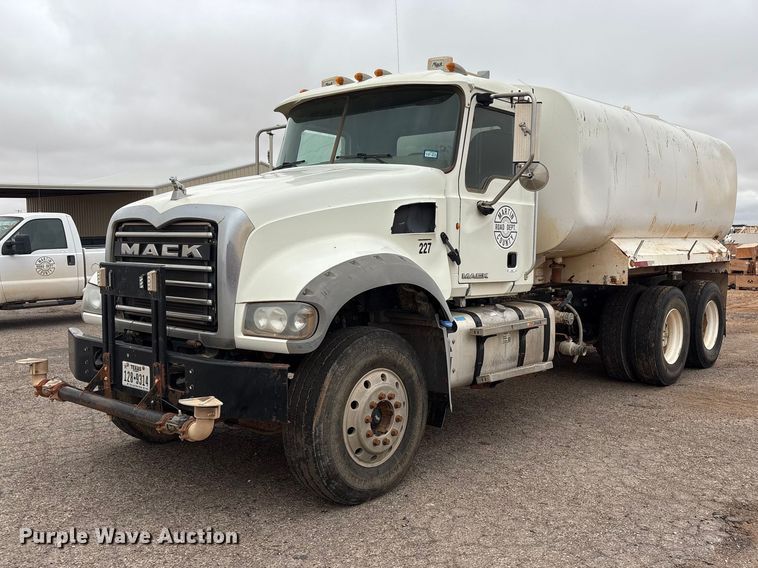 2013 Mack GU Water Truck - photo 1