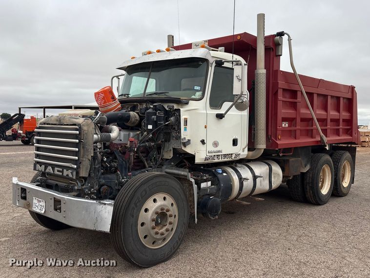 2012 Mack GU Dump Truck - photo 1