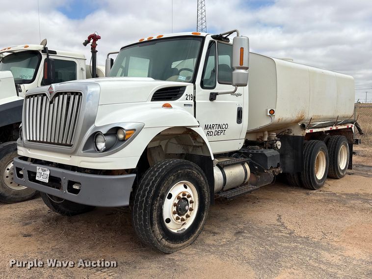 2011 International WorkStar 7400 Water Truck - photo 1