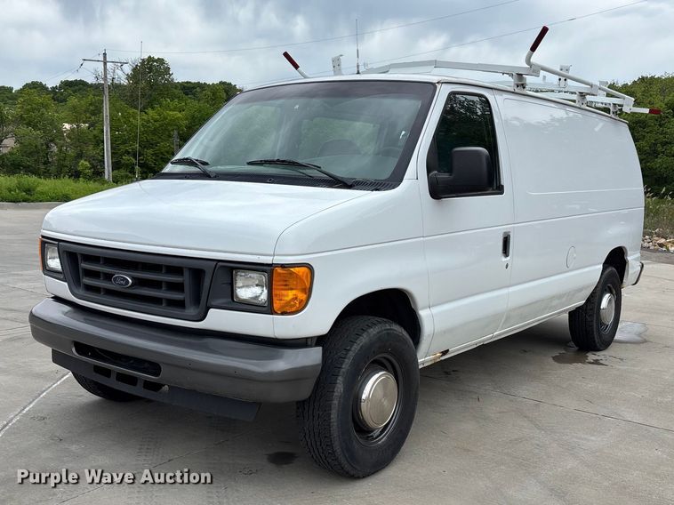 2004 Ford E350 Super Duty Van - photo 1