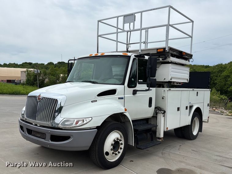 2014 International DuraStar 4300 Utility / Service Truck With Scissor Lift - photo 1