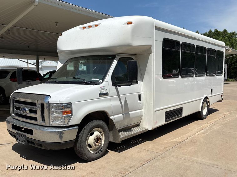2019 Ford E450 Shuttle Bus - photo 1