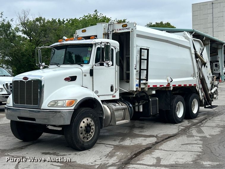 2013 Peterbilt 348 Refuse Truck - photo 1