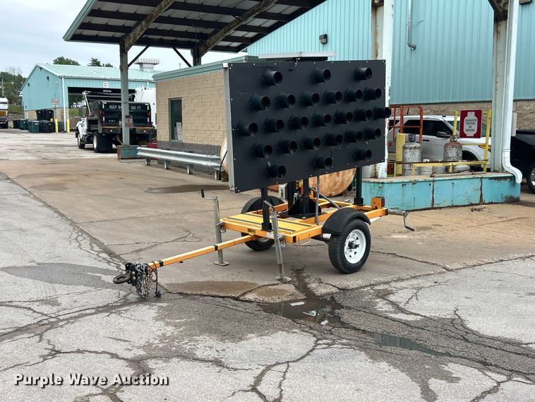 American Signal T825 Arrow Board Trailer - photo 1