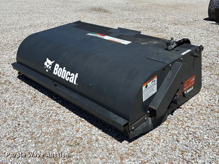 2014 Bobcat 72 Sweeper Skid Steer Sweeper - photo 1