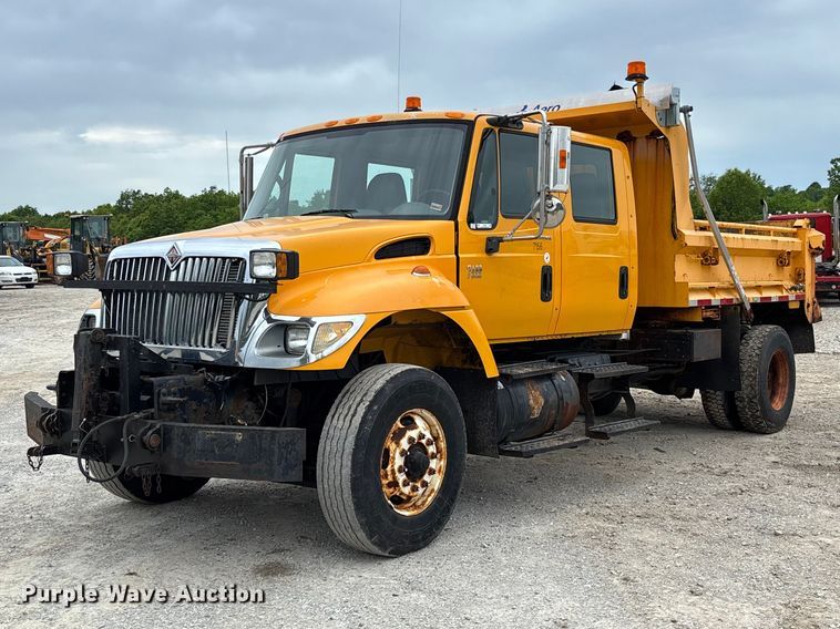 2004 International 7400 Crew Cab Dump Truck - photo 1