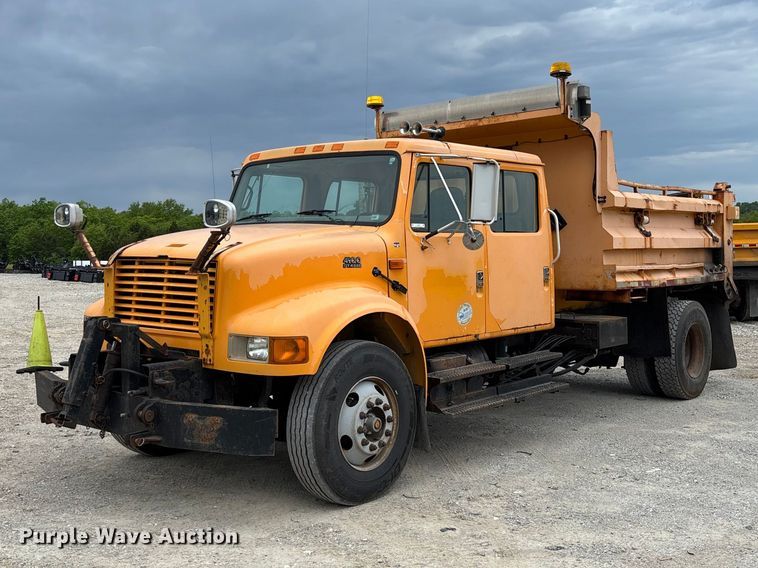 2001 International 4900 Crew Cab Dump Truck - photo 1