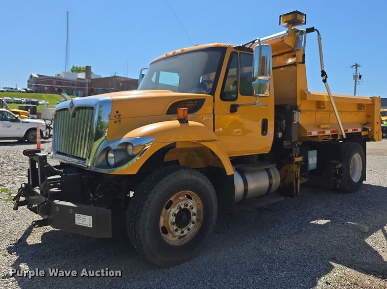 2010 International 7400 Dump Truck - photo 1
