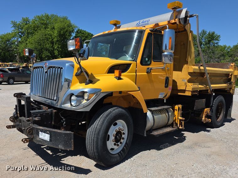 2008 International 7400 Dump Truck - photo 1