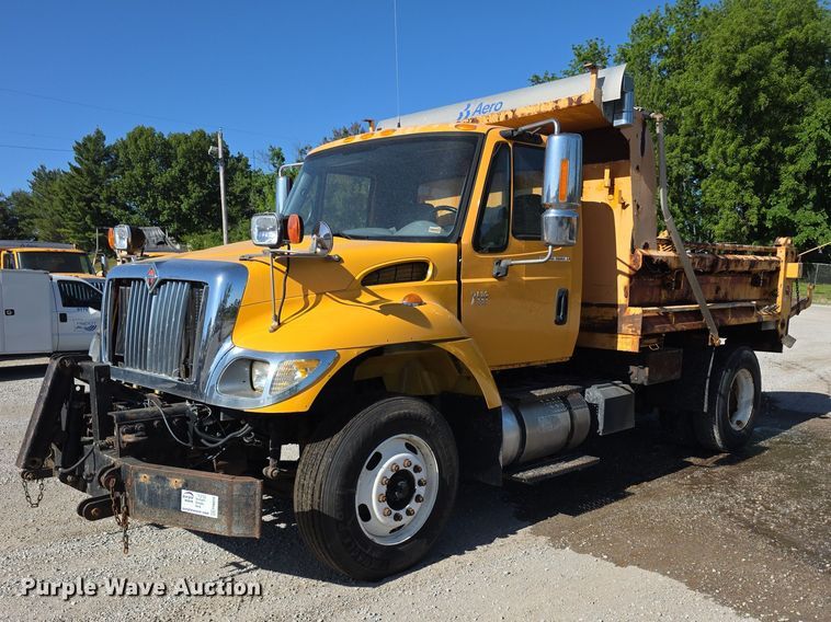 2006 International 7400 Dump Truck - photo 1